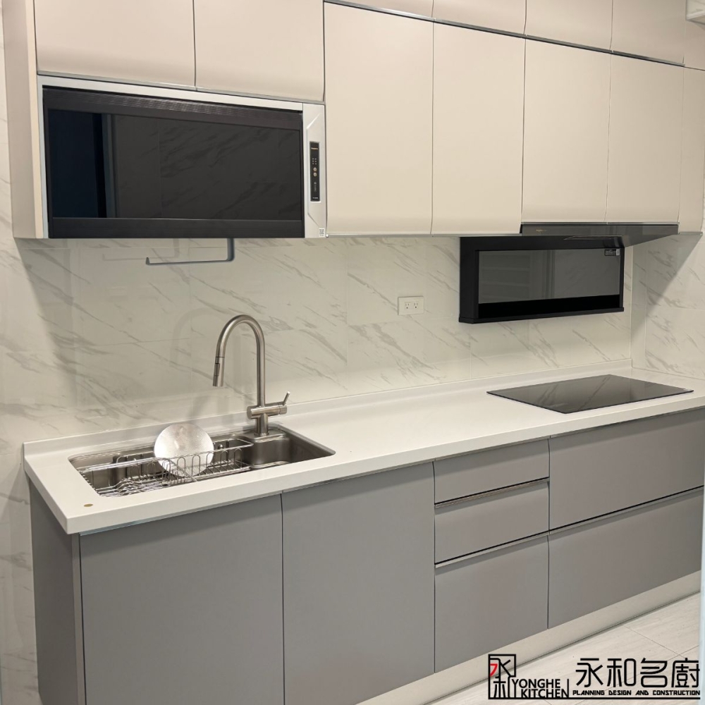 一字型系統廚具 (人造石檯面SD413、T6結晶門ST754-M北極灰、T6結晶門ST750-M杏仁白)